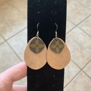 Women’s earrings